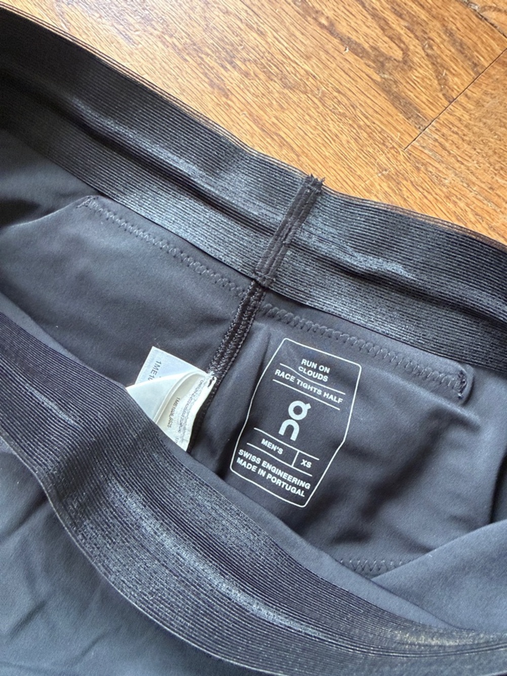 On Running Black Men's Performance Training Tights - Picture 4 of 4